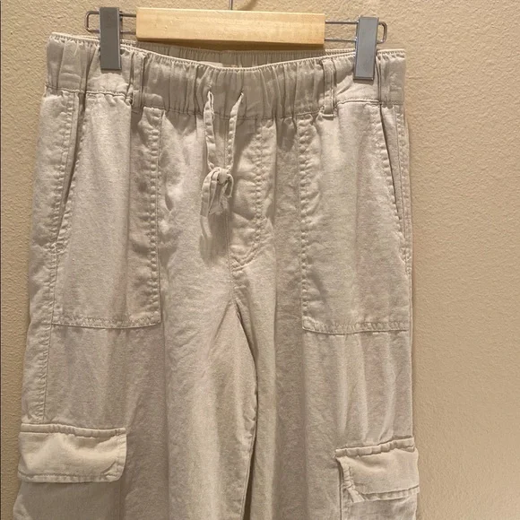 Altar'd State Cream Cargo Pants with Relaxed Fit Lg - Picture 2 of 4